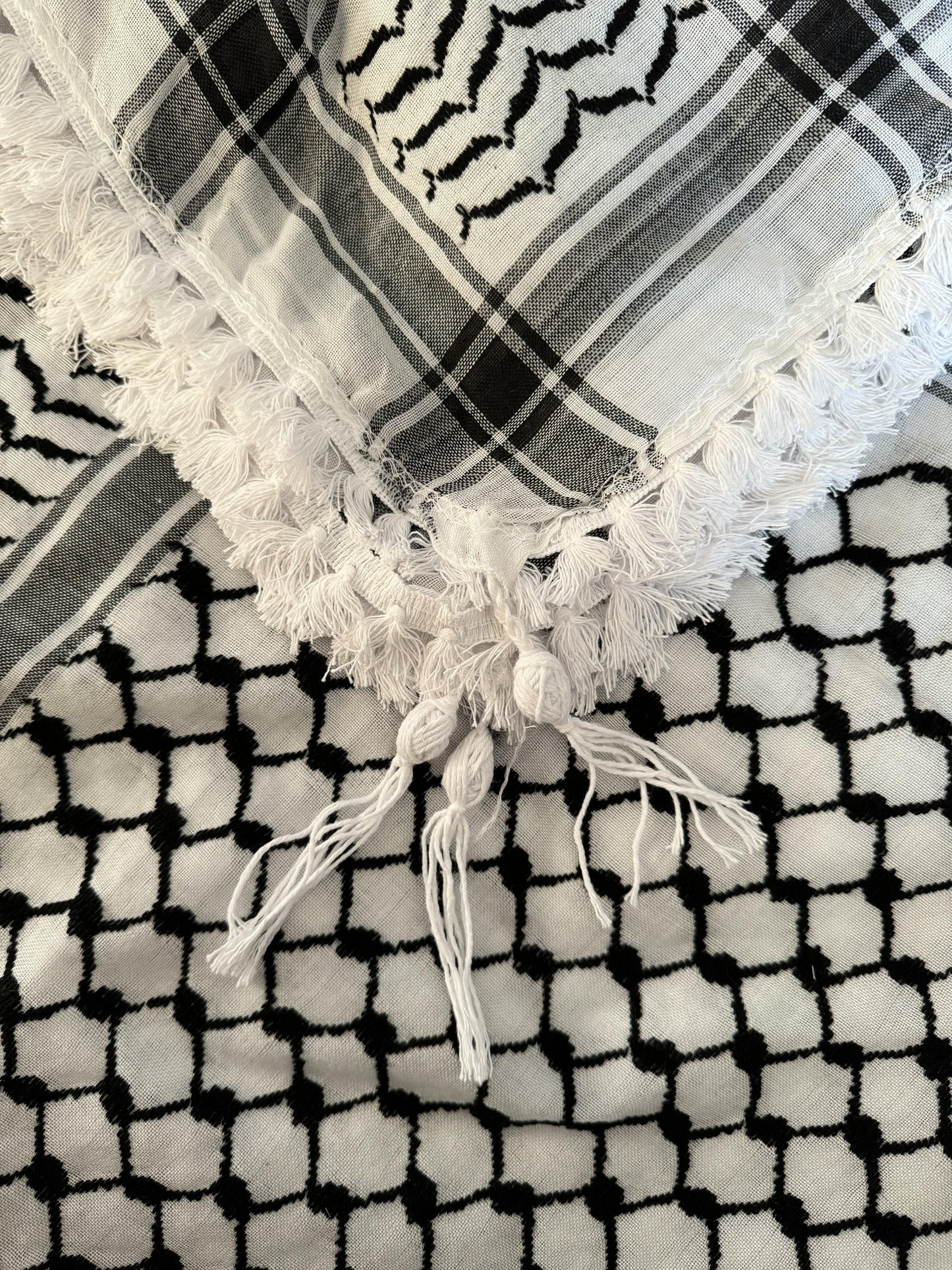 KEFIAH CON FRANGE A SBUFFO