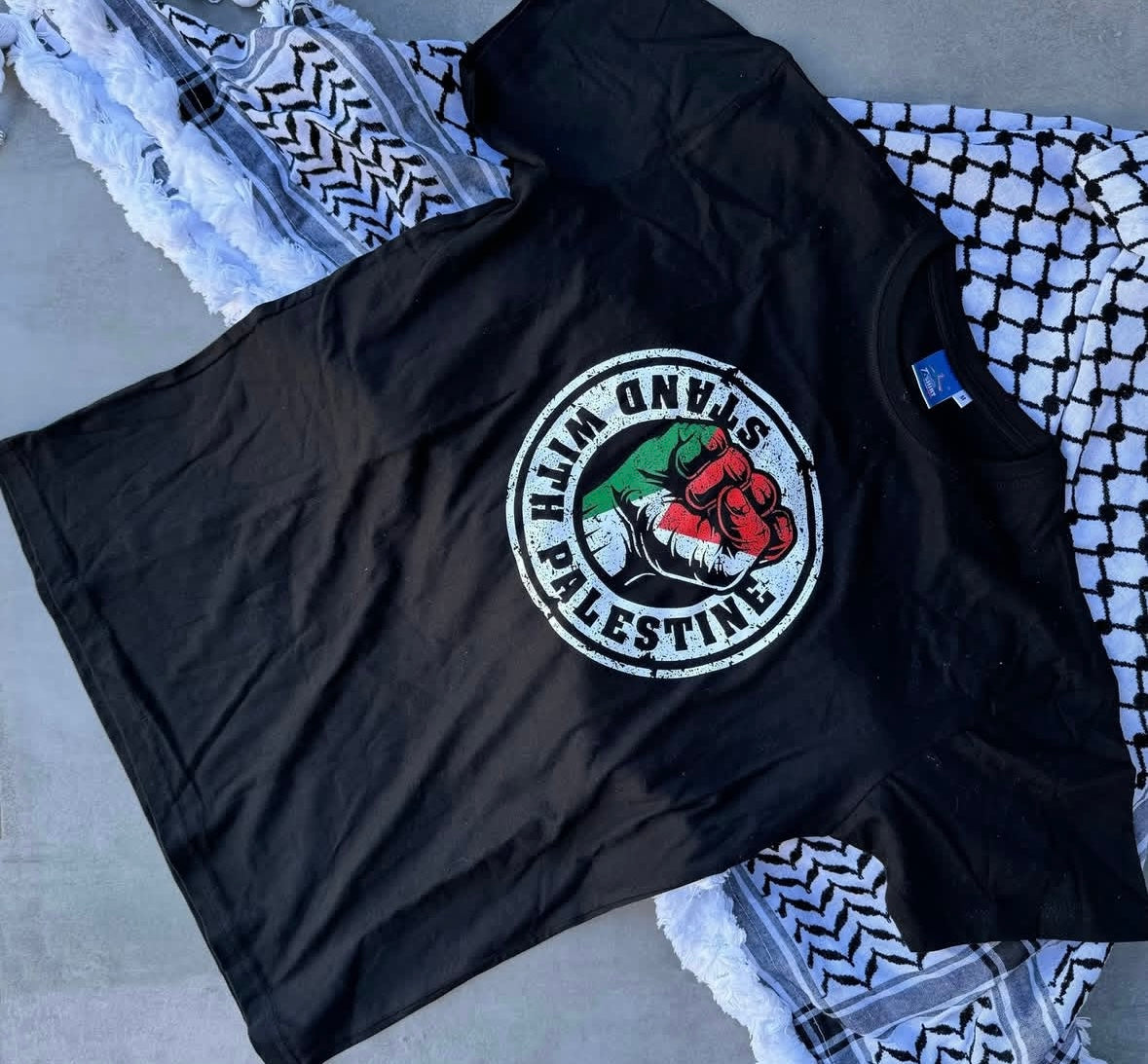 T SHIRT STAND WITH PALESTINE