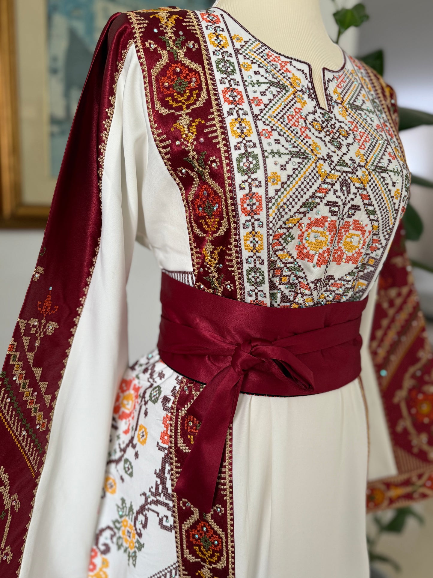 ABITO “FIORI DI RESISTENZA” ROSSO