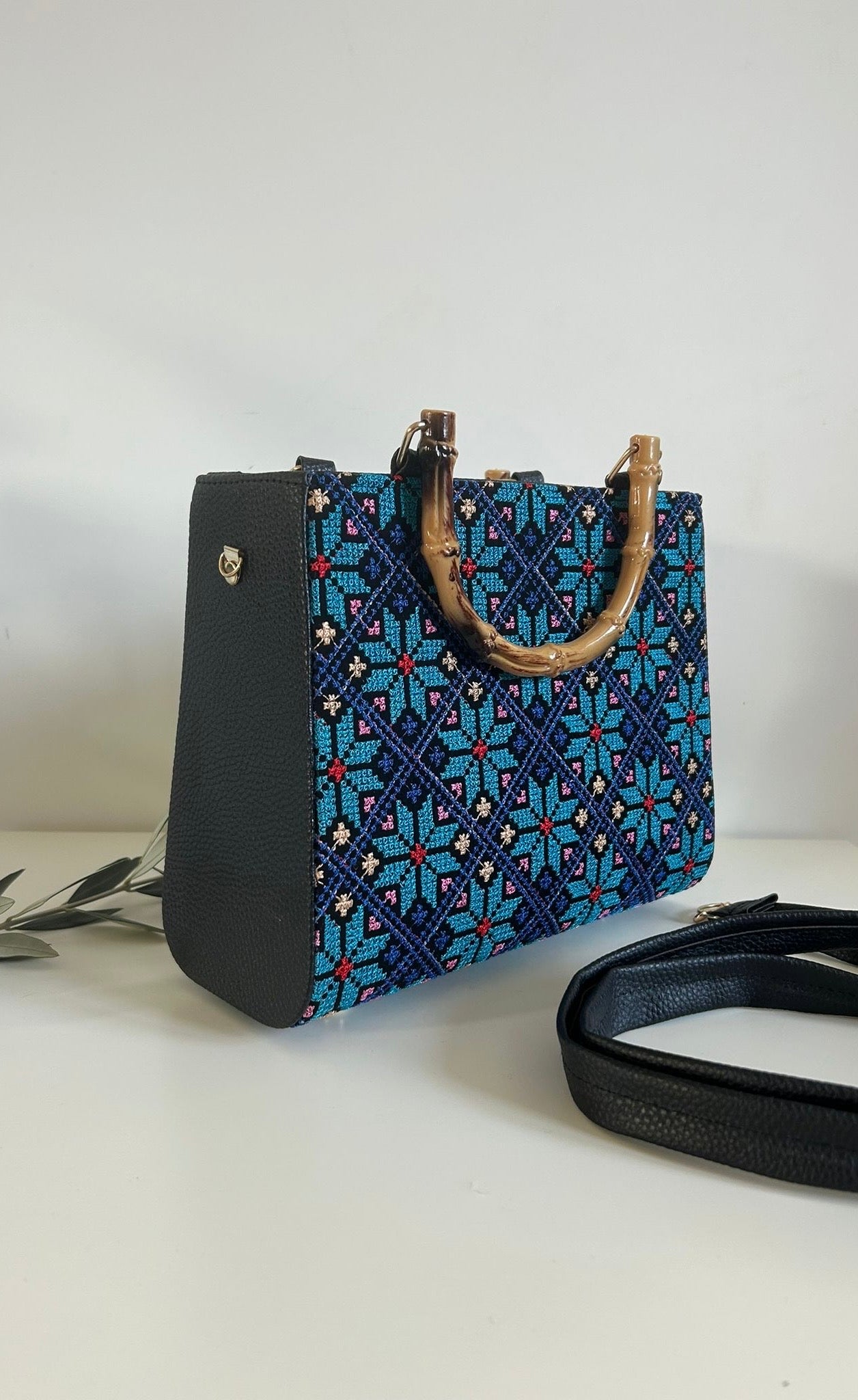 Borsa tatreez rigida