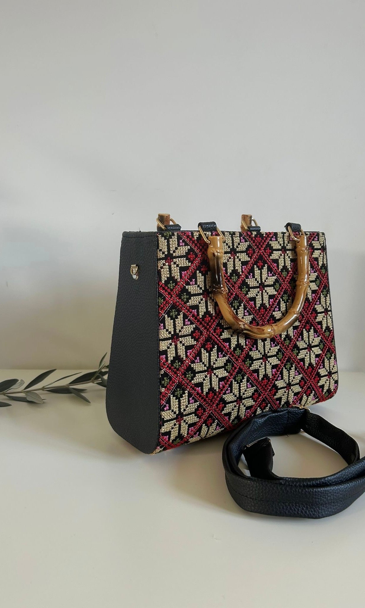 Borsa tatreez rigida