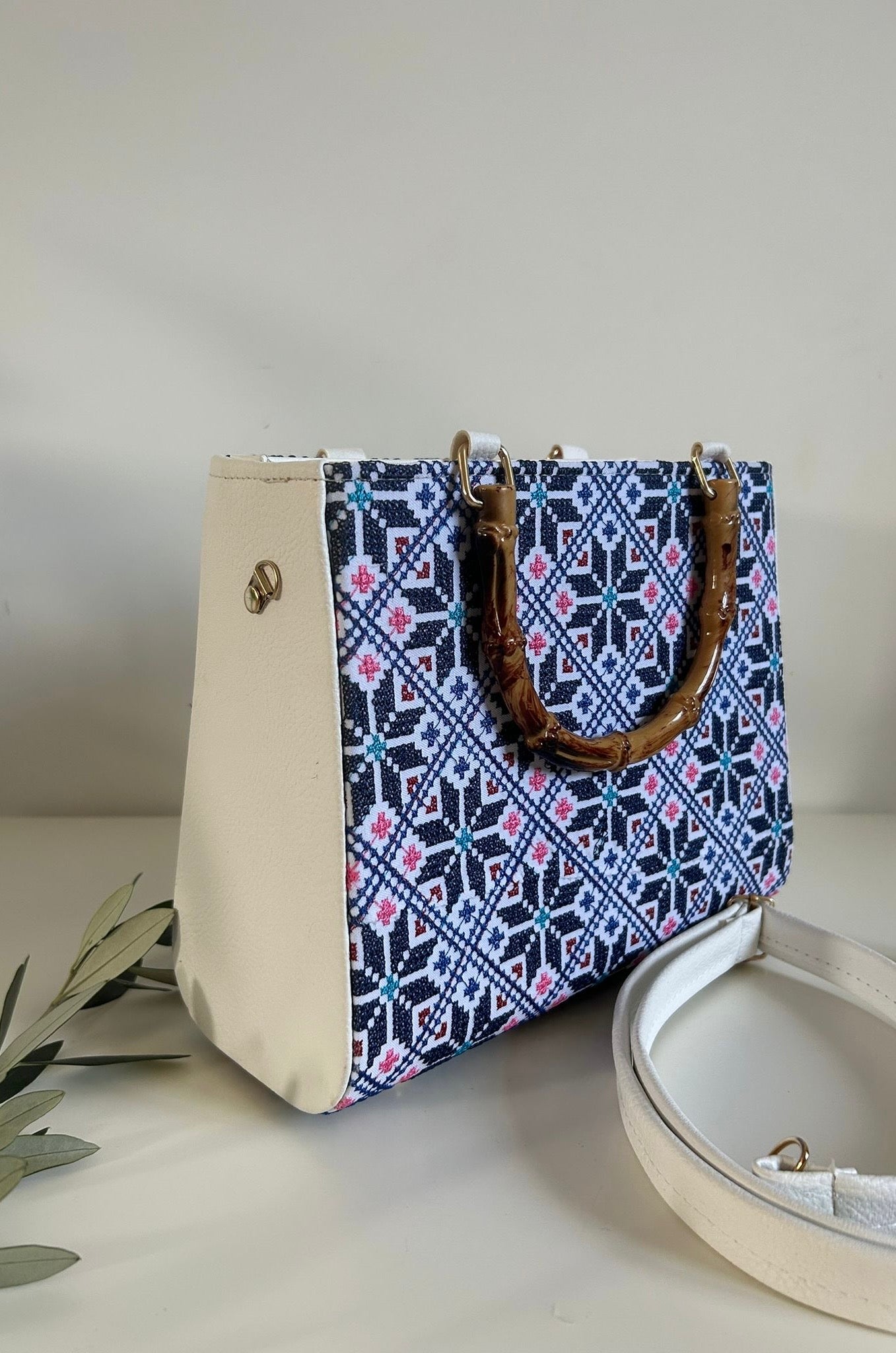 Borsa tatreez rigida