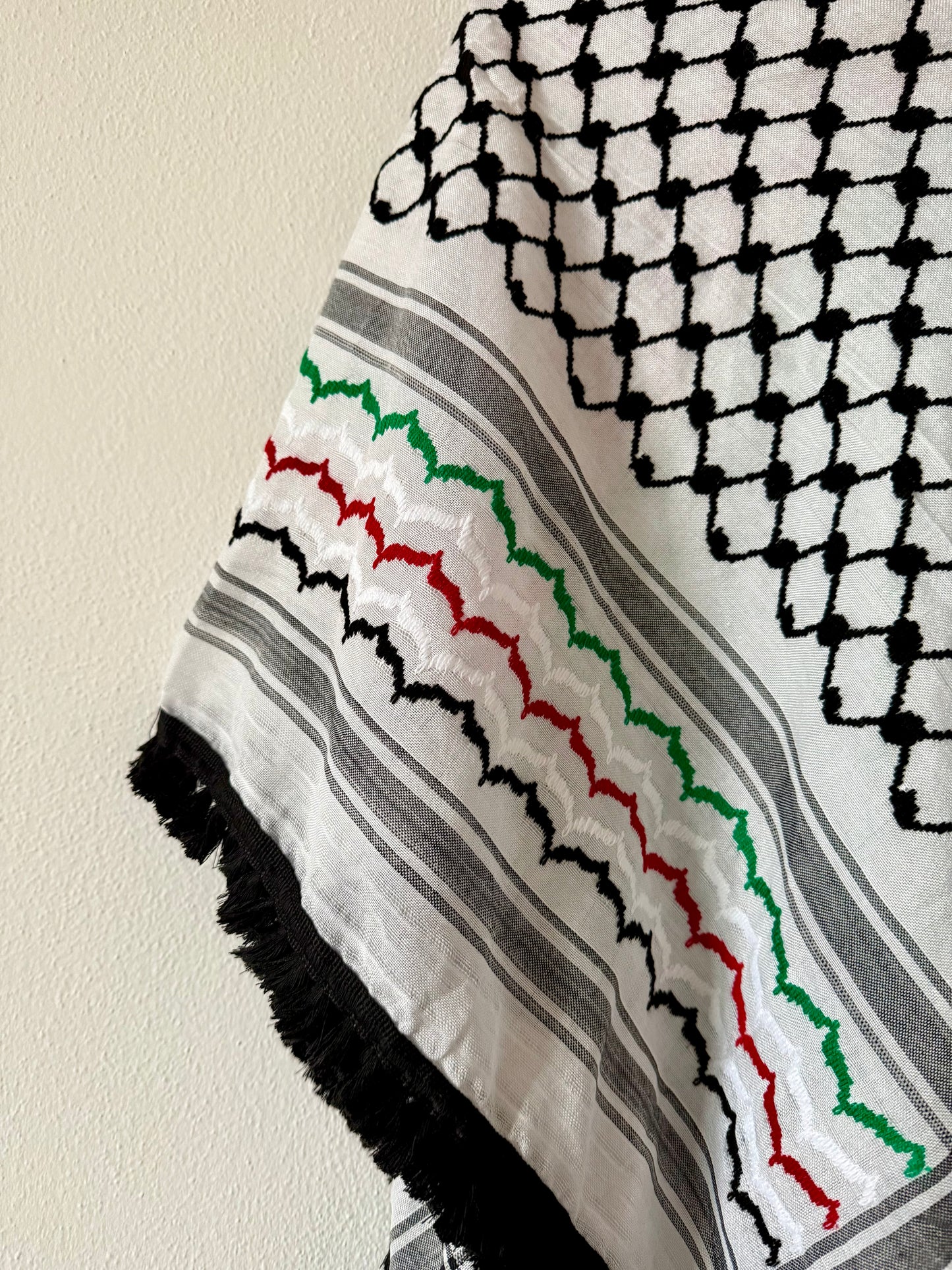 KEFIAH BANDIERA CON FRANGE NERE