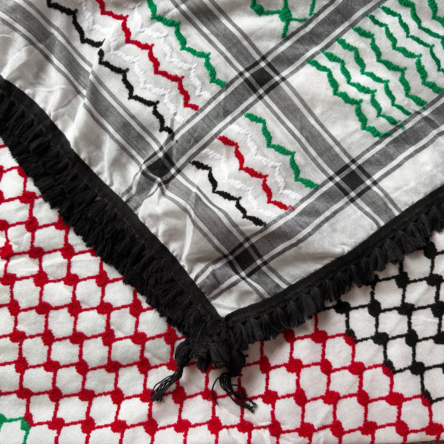 KEFIAH BANDIERA CON FRANGE NERE