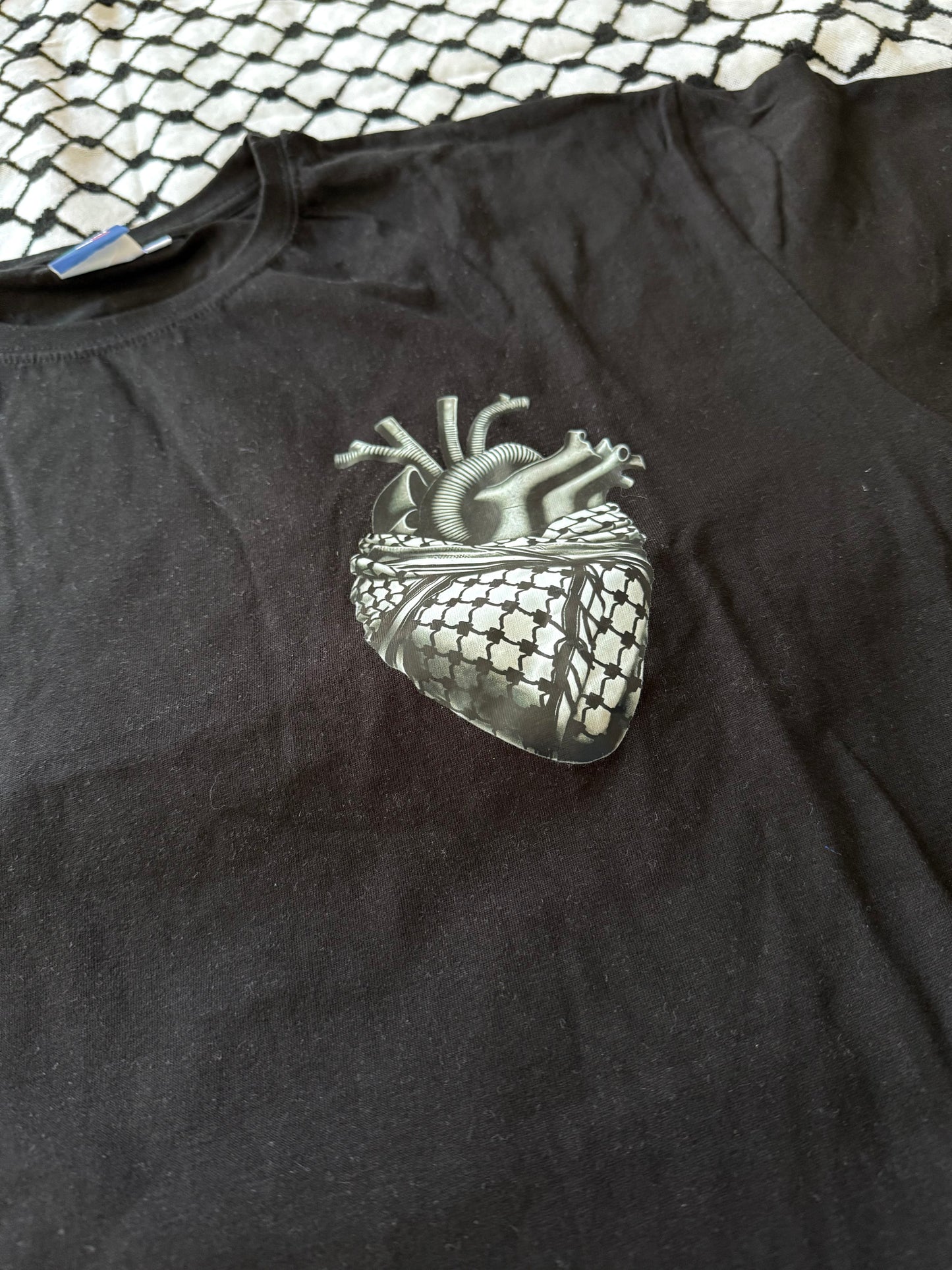 T SHIRT CUORE KEFIAH